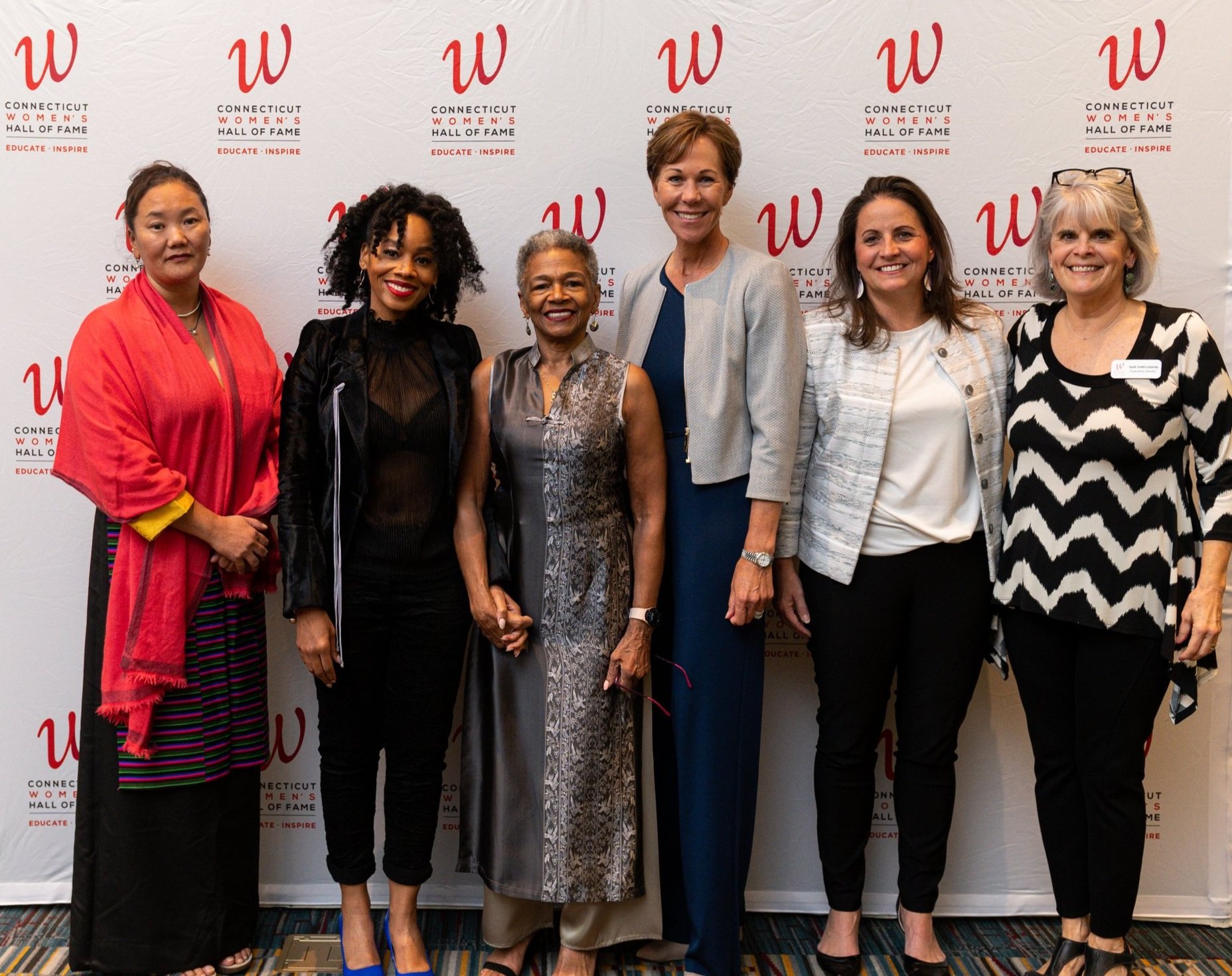 2022 Inductees | Lhakpa Sherpa, Anika Noni Rose & Claudia Rose (Accepting for Cora Lee Bentley Radcliffe), Suzy Whaley, Jennifer Rizzotti, and Sarah Lubarsky (Executive Director)
