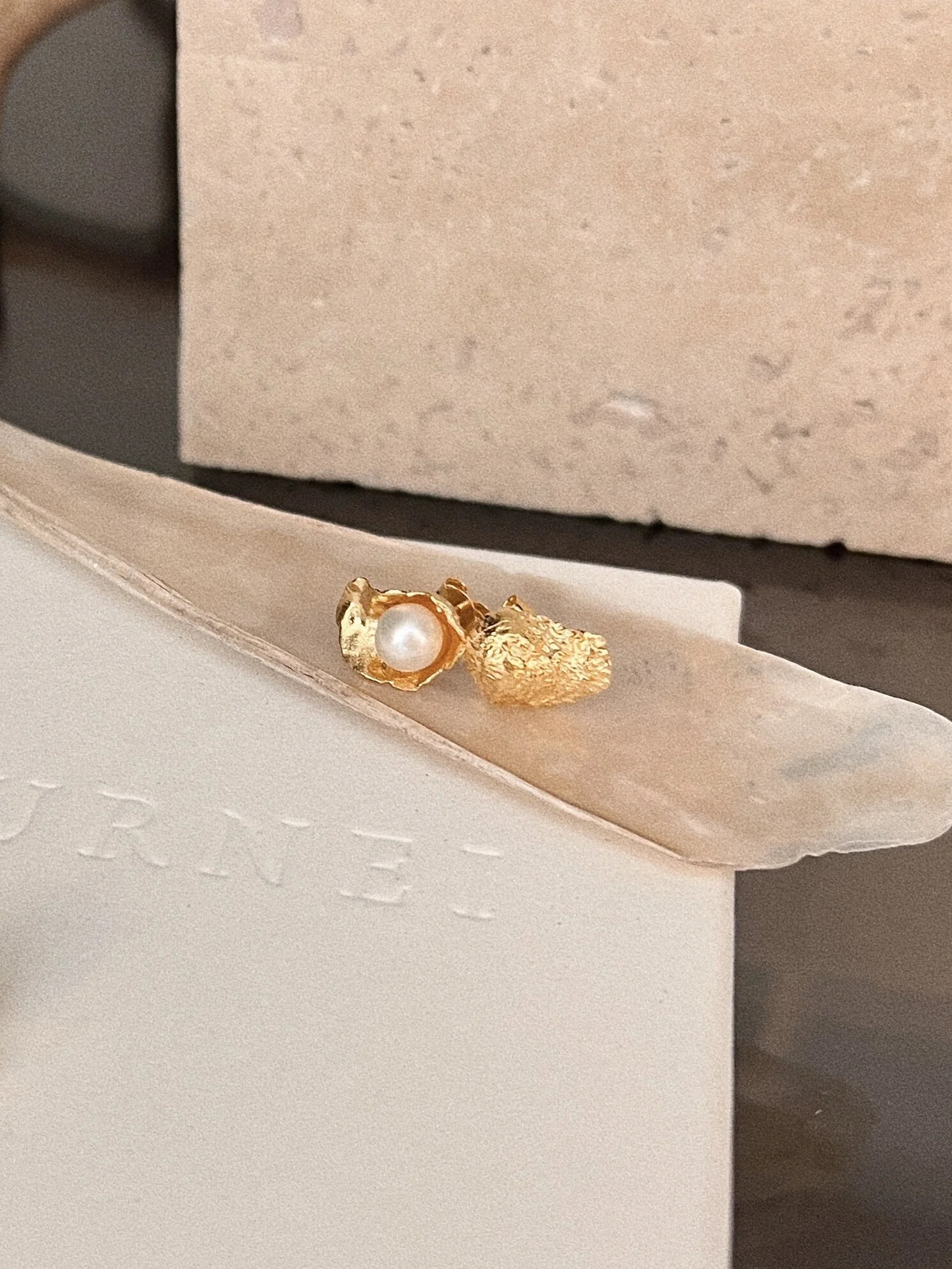 FD778C6C-0BA1-4050-B5A0-DECB5E655434