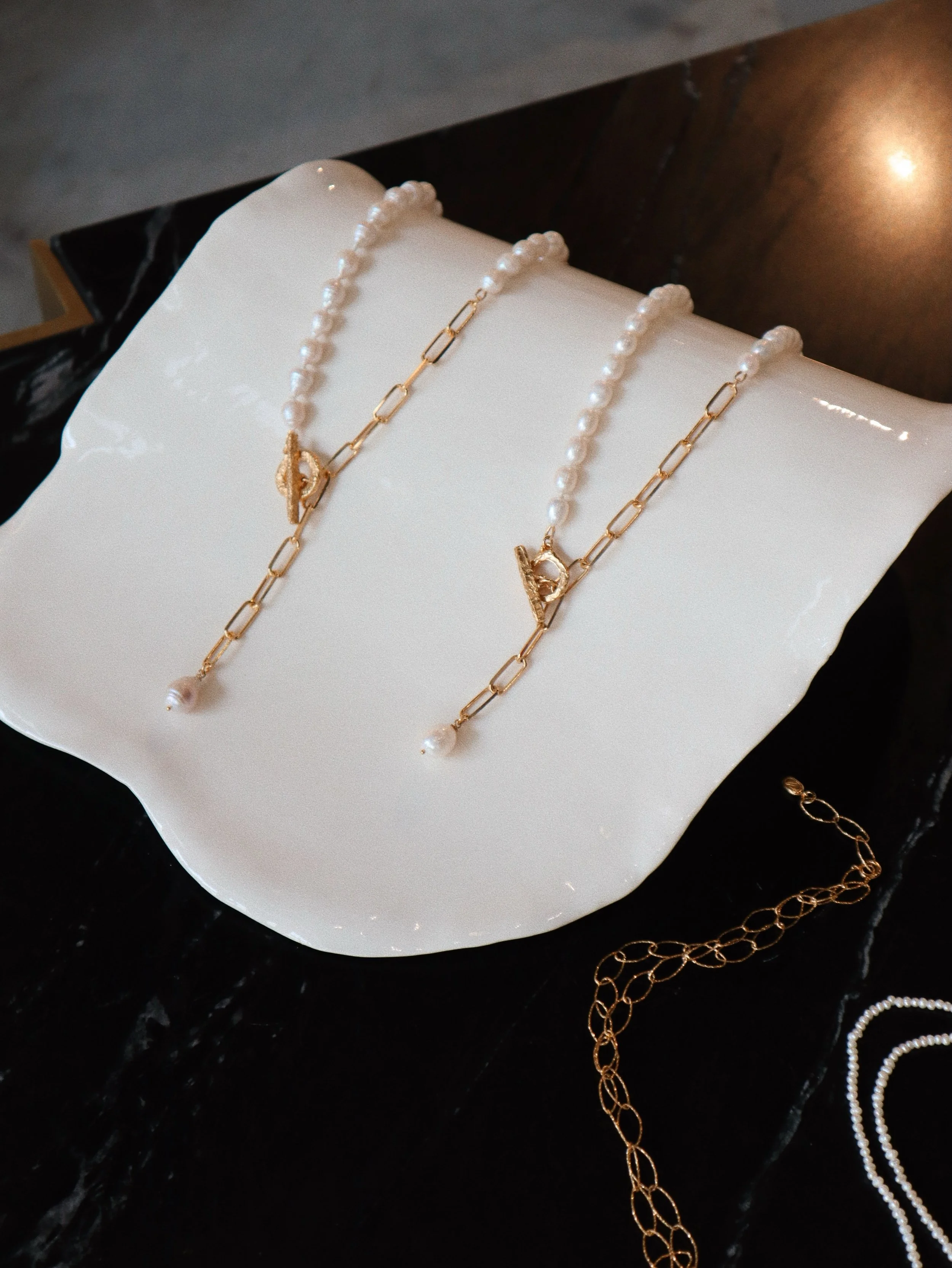 The collections&hellip;from coins of Philistia to pre 1948 Palestine, olive leaves and return keys, to shells from Kavala&hellip; each theme tells a story ✨
.
.
.
#nurnei #handmadejewellery #pearlnecklace #coinnecklace #goldcoins