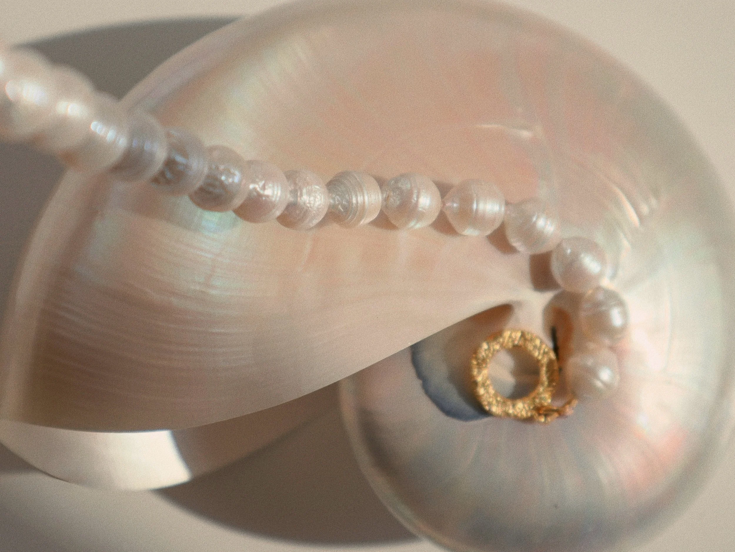 Timeless pearls ✨
.
.
.
#nurnei #handmadejewellery #pearlnecklace #pearlbeads