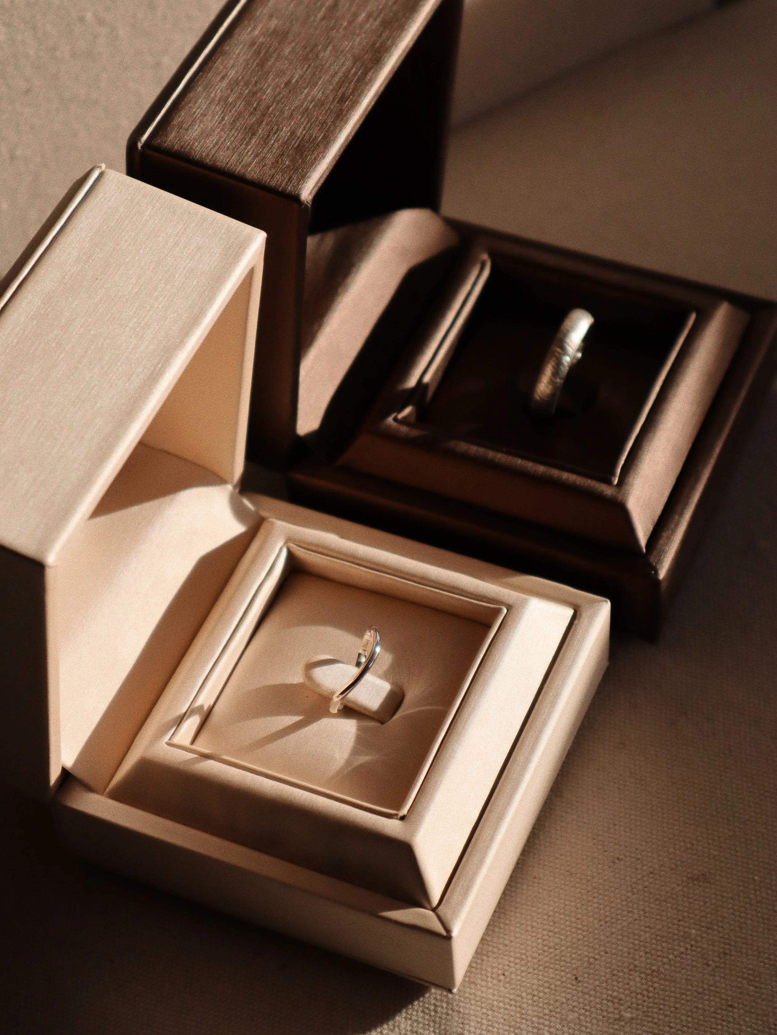 From the first design sketches to the process of making, every detail was considered and crafted by hand. Tailored for the special occasion, the Arabic engraving brings a centuries-old expression of love into a piece made to be worn for a lifetime.

