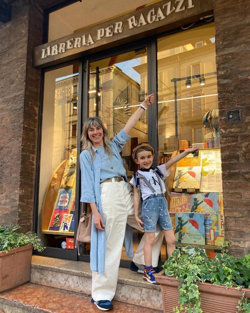 Danzando on tour! 🎶

Here are some recent snaps fresh off the press from my dear friends in Bologna 🧡

After @bolognachildrensbookfair the book headed straight to Giannino Stoppani Libreria per Ragazzi in the city centre for a cheerful presentation