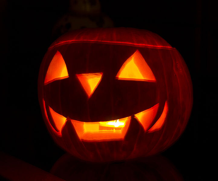 721px-Halloween_Jack-o'-lantern.jpg