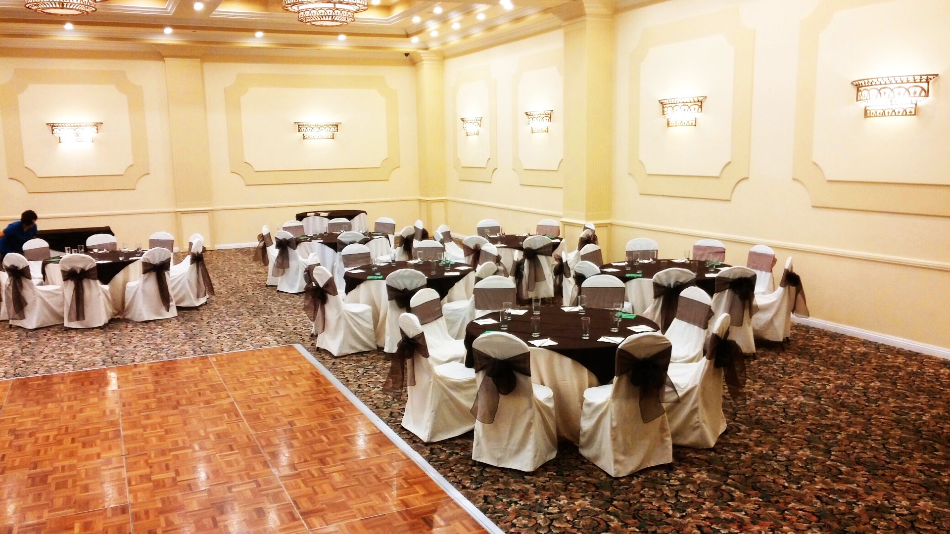 Party Rental Creation can work side to side with your venue to make your wedding or party a memorable event. Our table and chairs for rent are suitable for all venues.