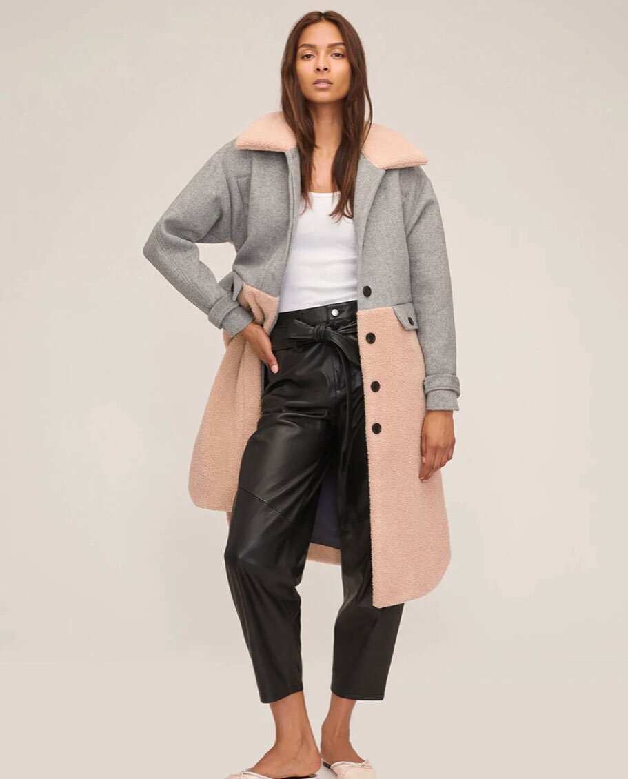 Classic meets cozy in this wool and soft sherpa overcoat, which is a perfect new piece to mix into your cold weather wardrobe ❄️