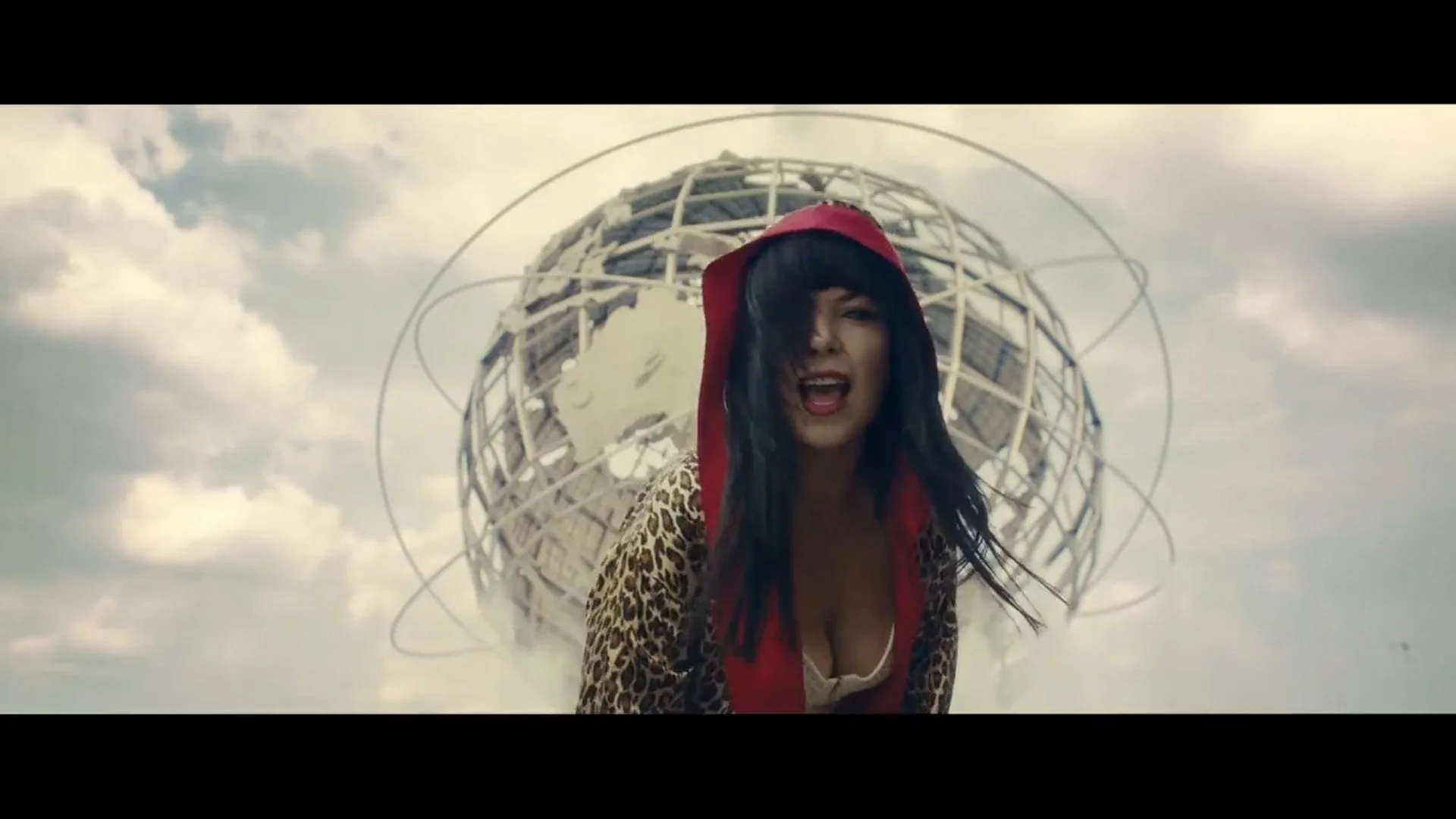 Sleigh Bell "Bitter Rivals"