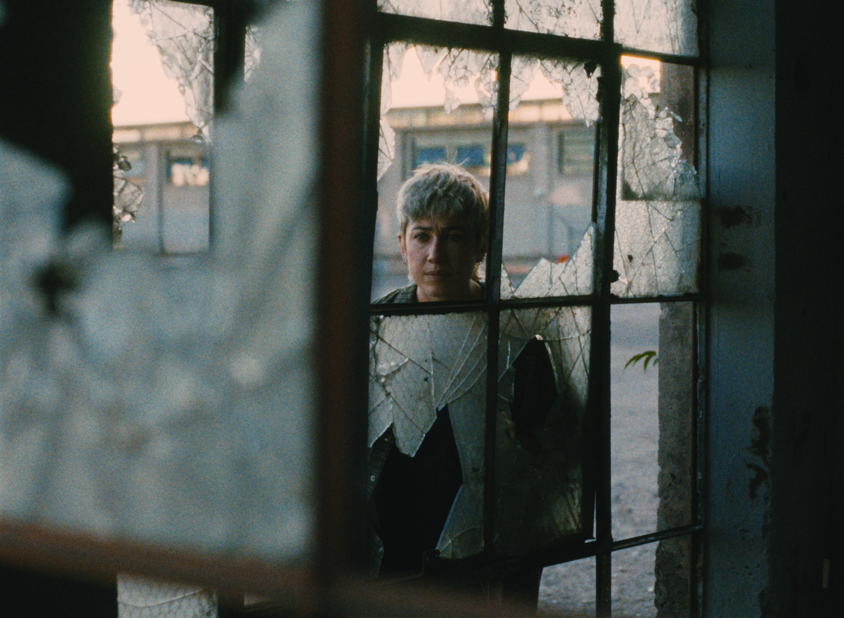 THEMOLD_COLOR7.00_22_51_21.Still140.png