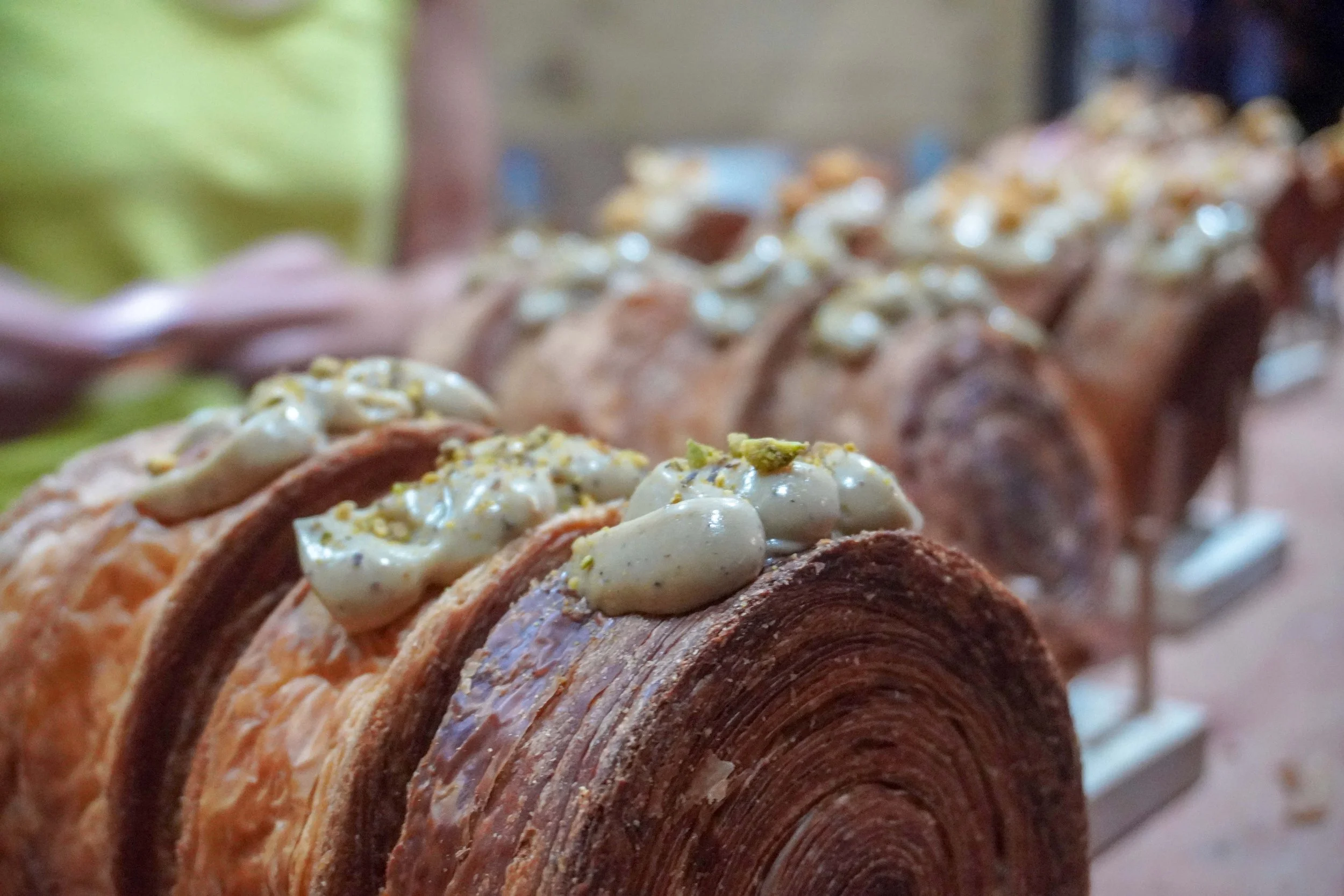 &Alpha;&nu;&nu;ί&tau;&alpha; &Chi;ά&rho;&eta;&kappa;&alpha;: T&alpha;&xi;ί&delta;&iota; &sigma;&tau;&iota;&sigmaf; &kappa;&omicron;&upsilon;&zeta;ί&nu;&epsilon;&sigmaf; ό&lambda;&omicron;&upsilon; &tau;&omicron;&upsilon; &kappa;ό&sigma;&mu;&omicron;&upsilon; &mu;έ&sigma;&alpha; &alpha;&pi;ό &tau;&omicron; Vegan