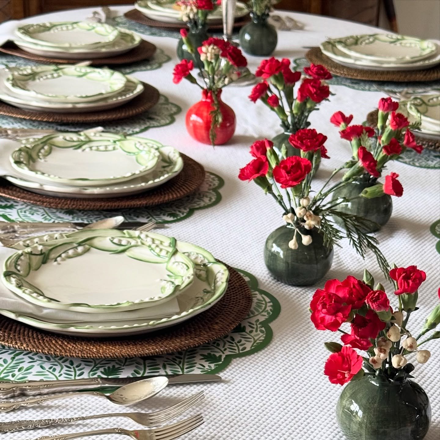 Elevate your holiday table with Lily of the Valley and our popular petite pomegranate vases!

#holidaytable #ceramicgifts #pomegranate #ceramics #tableware #christmaslily #holidaydecor
