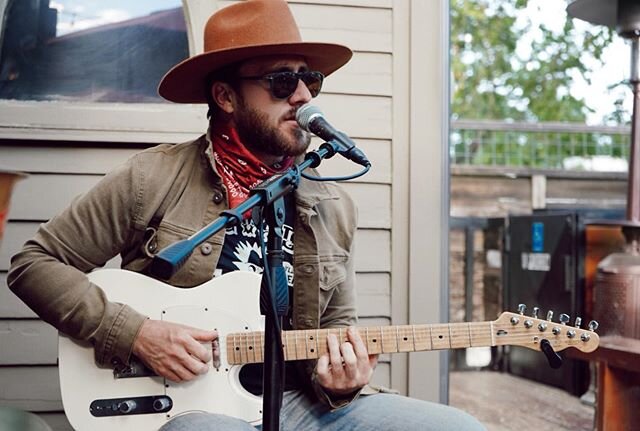 Come kick back and enjoy live music all weekend long in our beer garden! Tonight, @seancmusic performs from 6:30-8:30pm! Call and make a reservation at (707)935-9100.
.
.
.
#hopmonk #hopmonksonoma #somoma #sonomacounty #sonomavalley #winecountry #bee