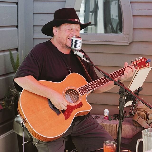 Come enjoy the beautiful weather and FREE live music in our beer garden all weekend long! 
6/27  12:30-2:30 Dave Hopper, 6:30-8:30 @journeyday 
6/28 12:30-2:30 @smorgymusic