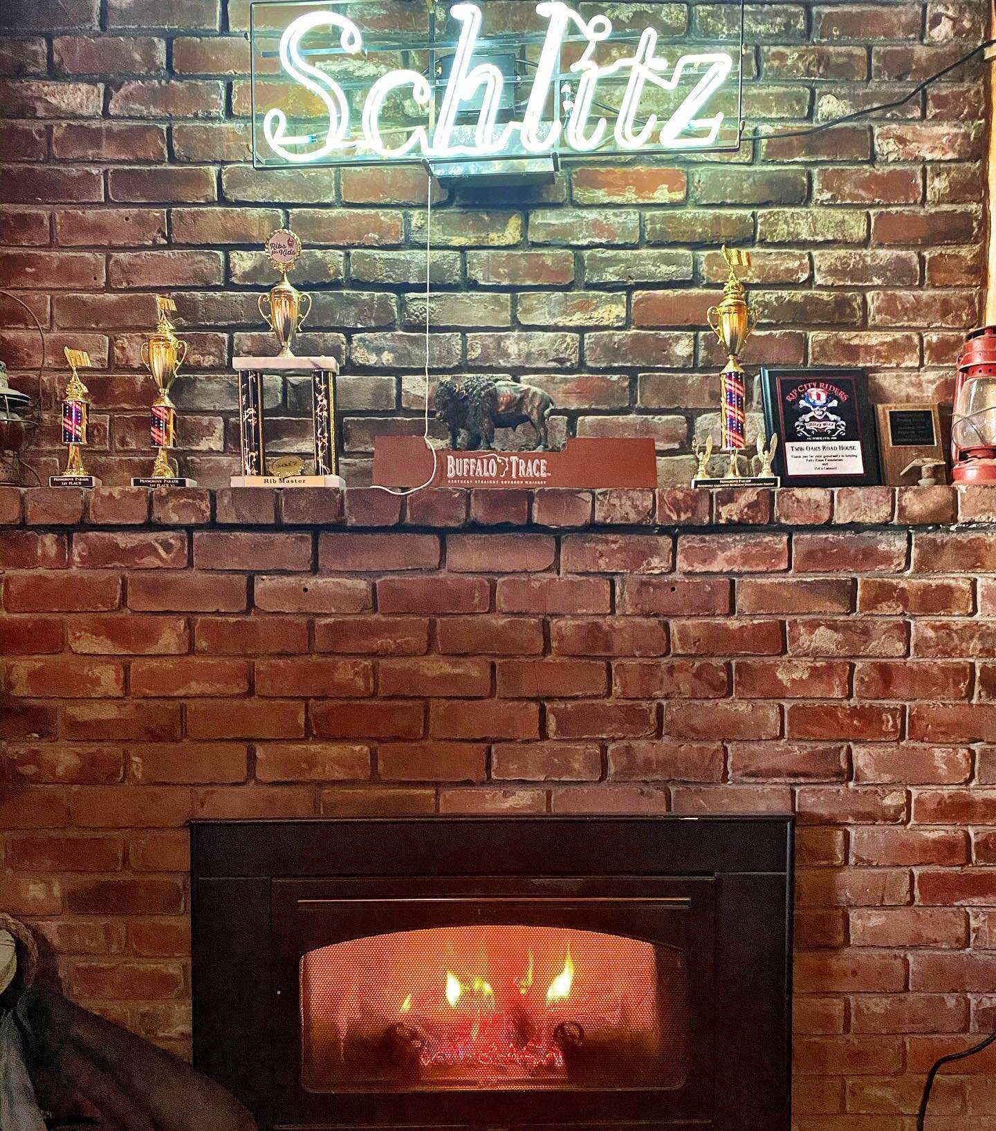Rainy day #Roadhouse Vibes&hellip;
Come get cozy! 🔥

#penngrove #sonomacounty #fireplacelove