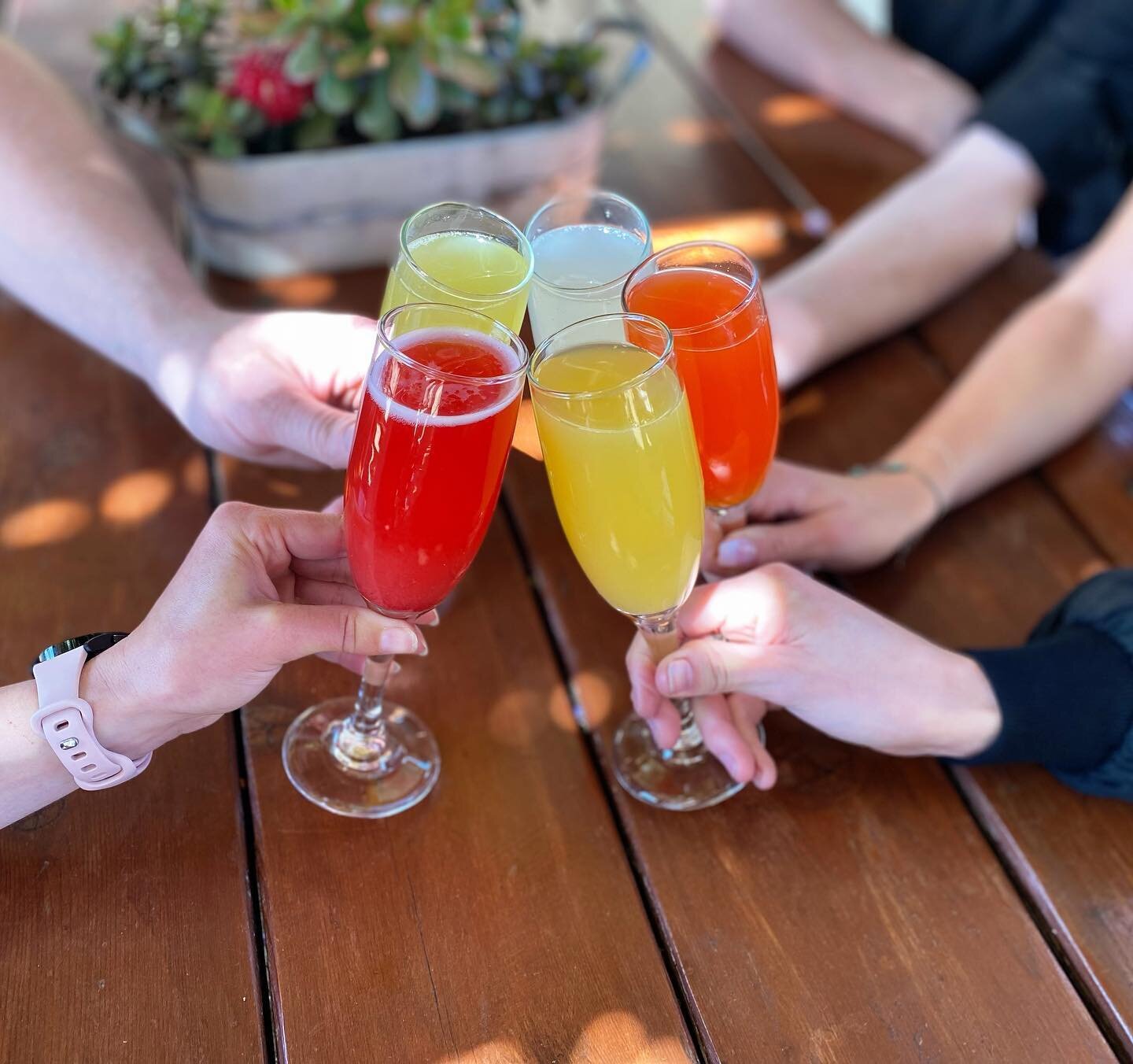 Give Mom a well deserved break today with #BottomlessMimosas #LiveMusic and #FreshMemories ready to be made! Every Mom today will also receive a complimentary glass of bubbles 🥂 #cheers