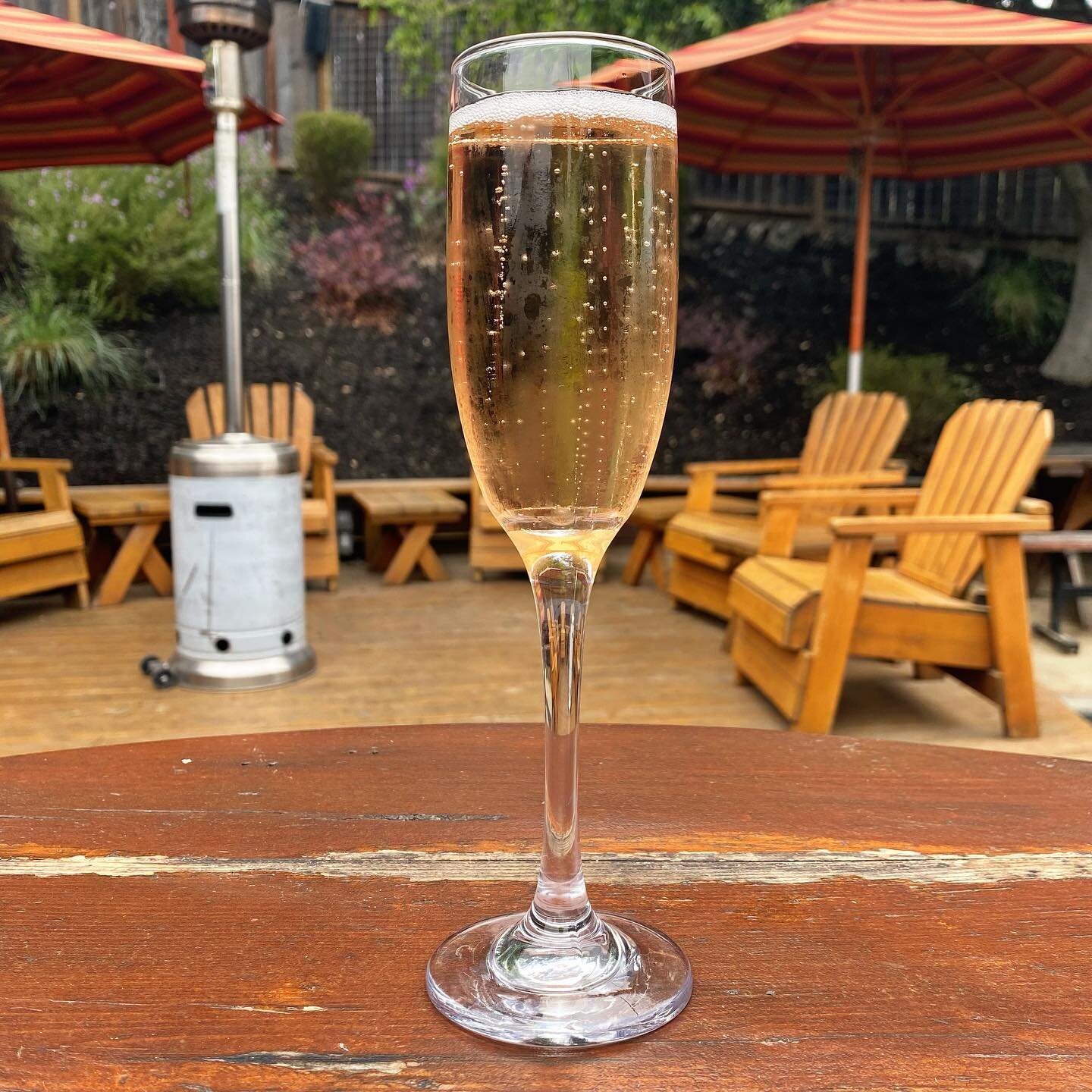 We have a complimentary glass of bubbles waiting for Mom! Not to mention #BottomlessMimosas&hellip;.so bring her in and let&rsquo;s make some memories 🥂📸