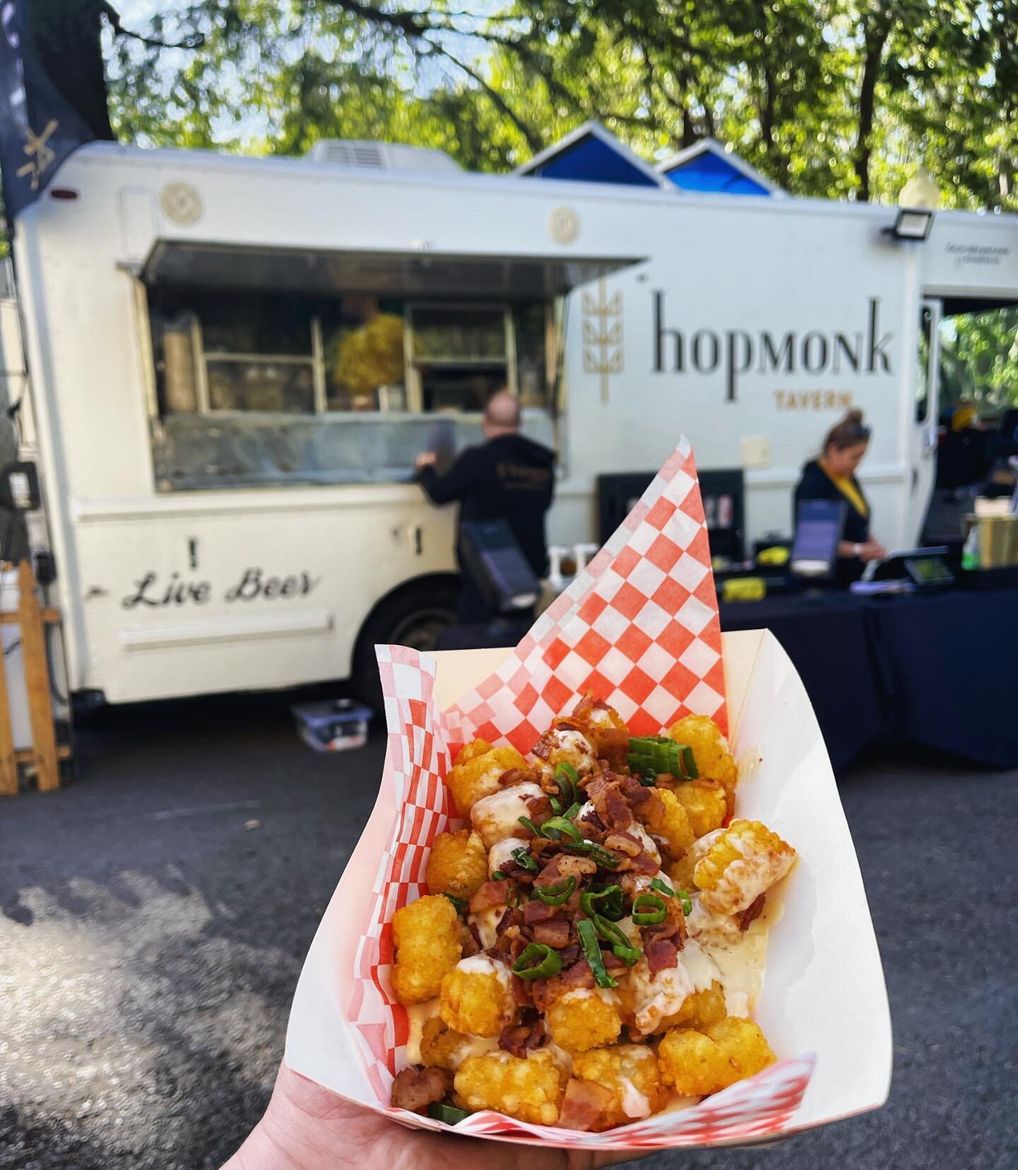 Hey there spuddy! Come try our new loaded tots at the Tuesday Night Market on Sonoma Plaza! 

#hopmonkmobile #sonomacounty #tuesdaynightmarket