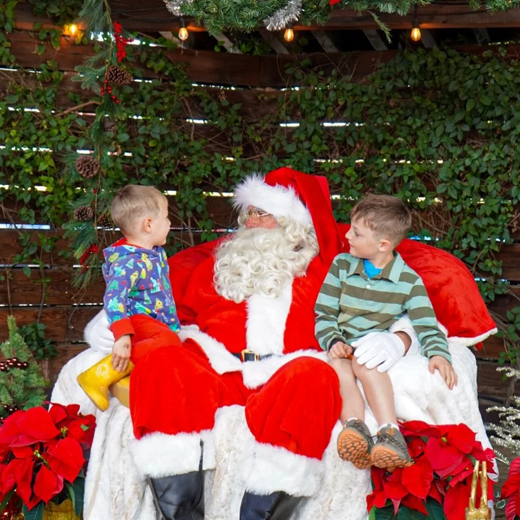 Santa arrives at HopMonk Novato this Sunday from 12pm - 2pm! 🎅 Bring the family and your fur babies and come see Santa on our Beergarden Stage!