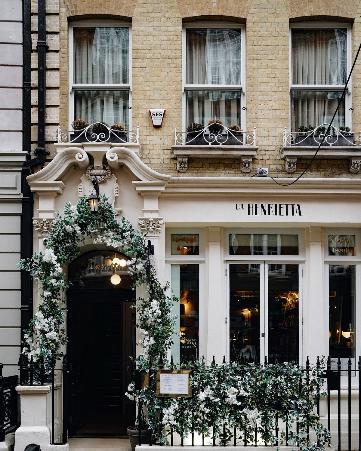 A LONDON STAYCATION AT HENRIETTA HOTEL, COVENT GARDEN — The