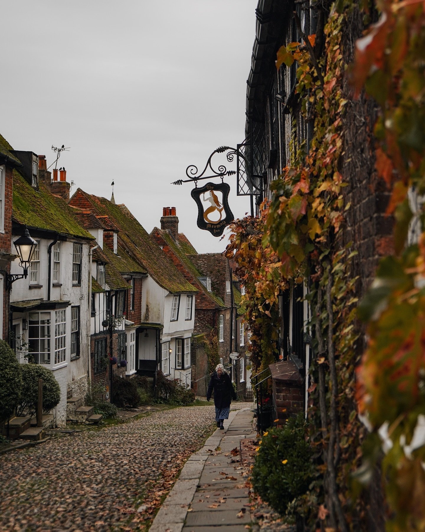 Ad/invite|  The last little collection of Rye bits (at least for now) including plenty of very beautiful autumnal corners and a look inside the perfectly located Ockman House, where we stayed with @camberholidaycottages 

(The house will be somewhere