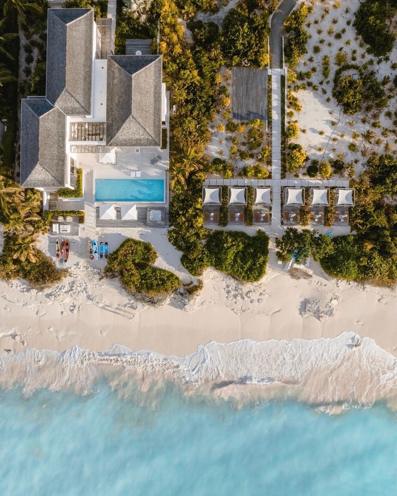 Places worth discovering and staying to explore @beachenclave 

#turksandcaicos #beachgetaway #islandvibes