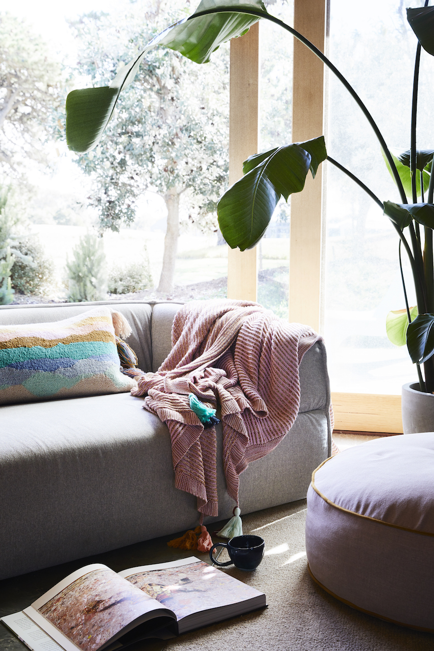 GI-08-Lounge-in-Julia-Green-and-Her-Familys-Seaside-Sanctuary-in-Barwon-Heads-Australia-DesignSponge.jpg