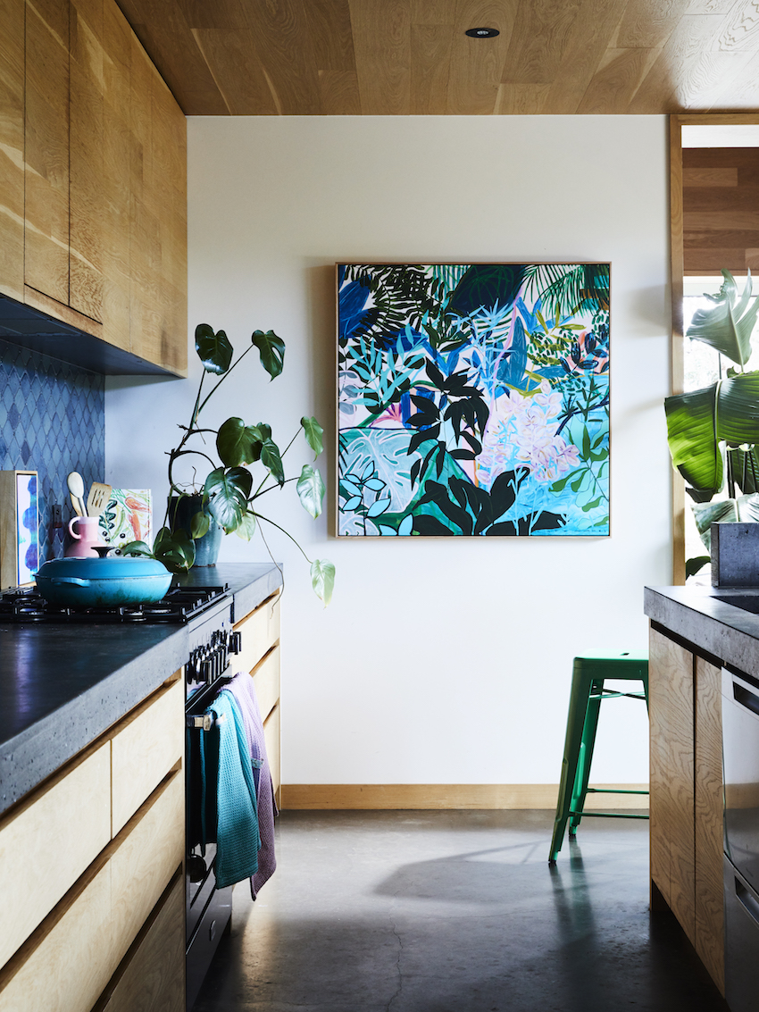 GI-09-Kitchen-in-Julia-Green-and-Her-Familys-Seaside-Sanctuary-in-Barwon-Heads-Australia-DesignSponge.jpg