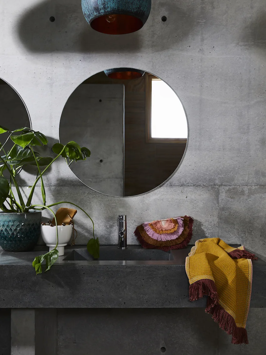GI-30-Bathroom-in-Julia-Green-and-Her-Familys-Seaside-Sanctuary-in-Barwon-Heads-Australia-DesignSponge.jpg