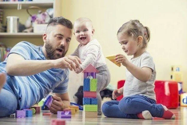 How do siblings affect one another’s brain development?