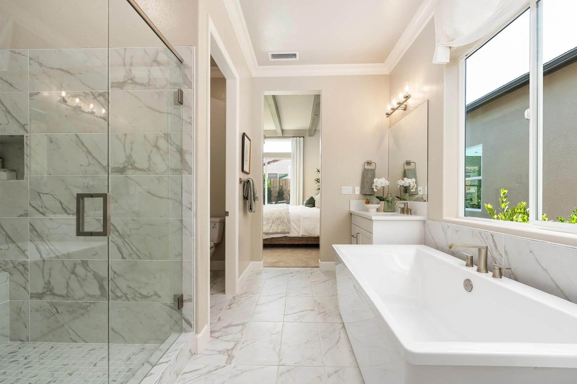 Windsor 2369 - 23 Primary Bath.jpg