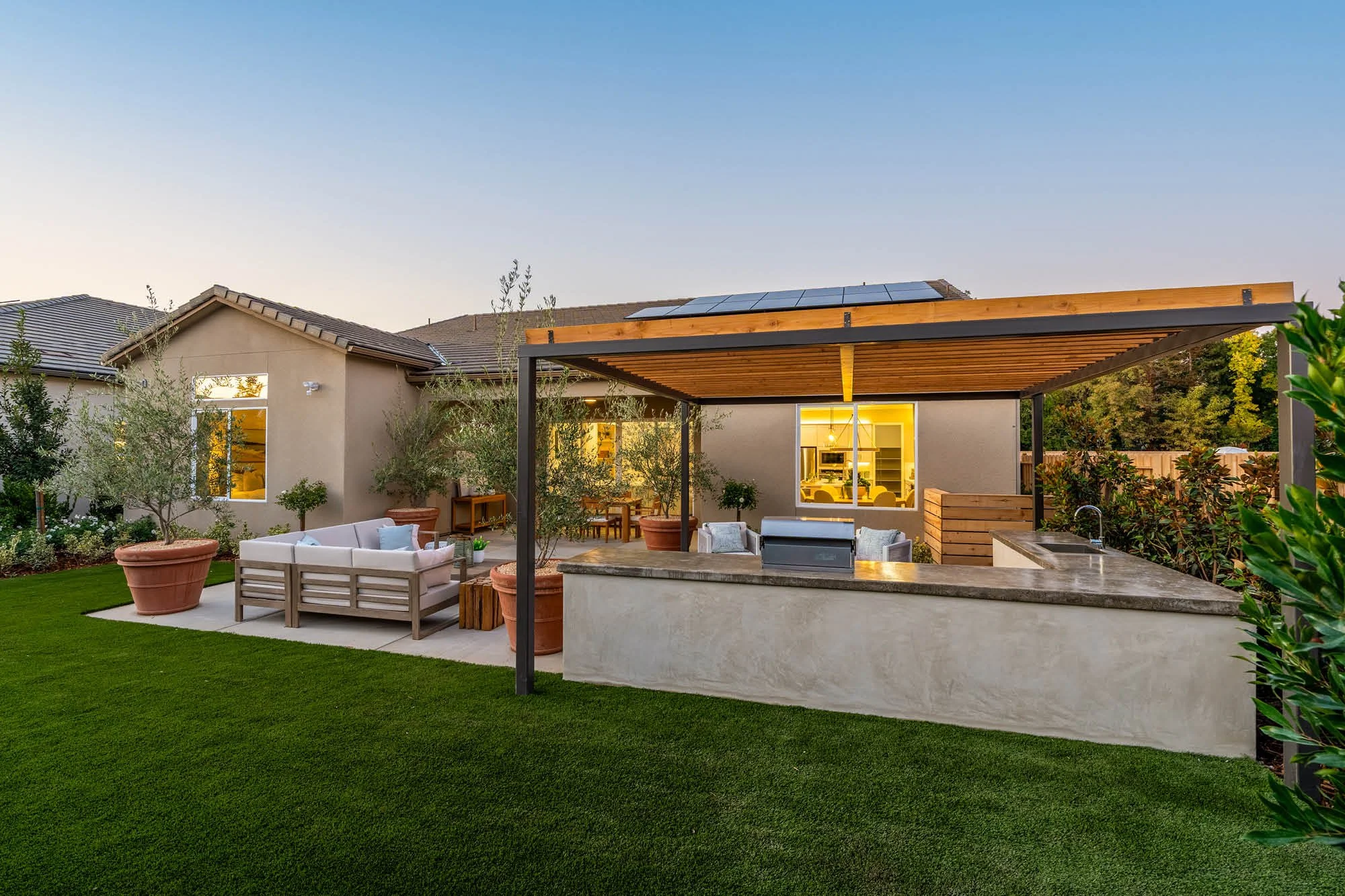 Windsor 2369 Rear 2.jpg