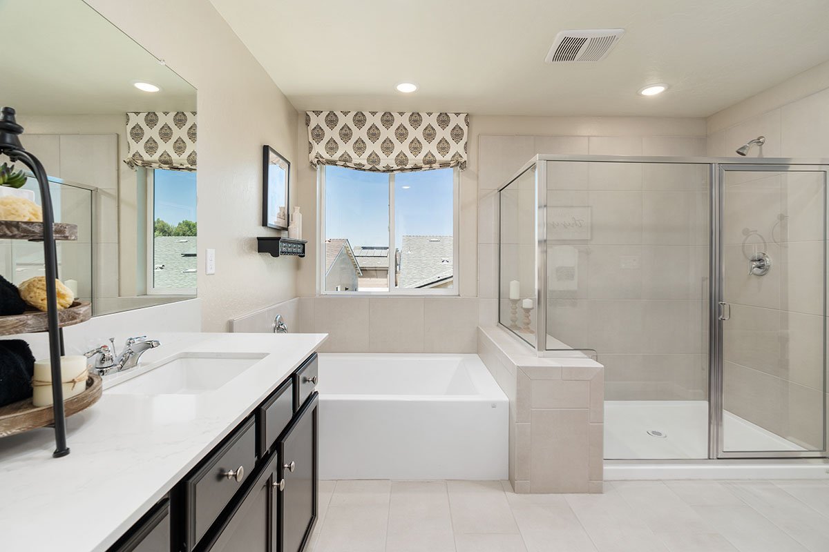 Citrea Fresno 2710 - 19 Owner Bath.jpg