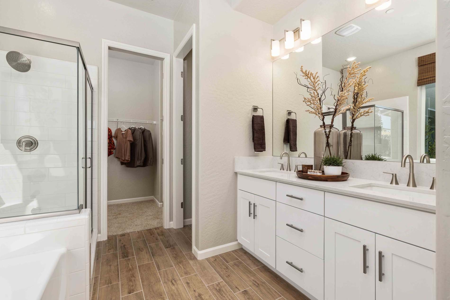 Regent Park 2162 - 34 Primary Bath 2.jpg