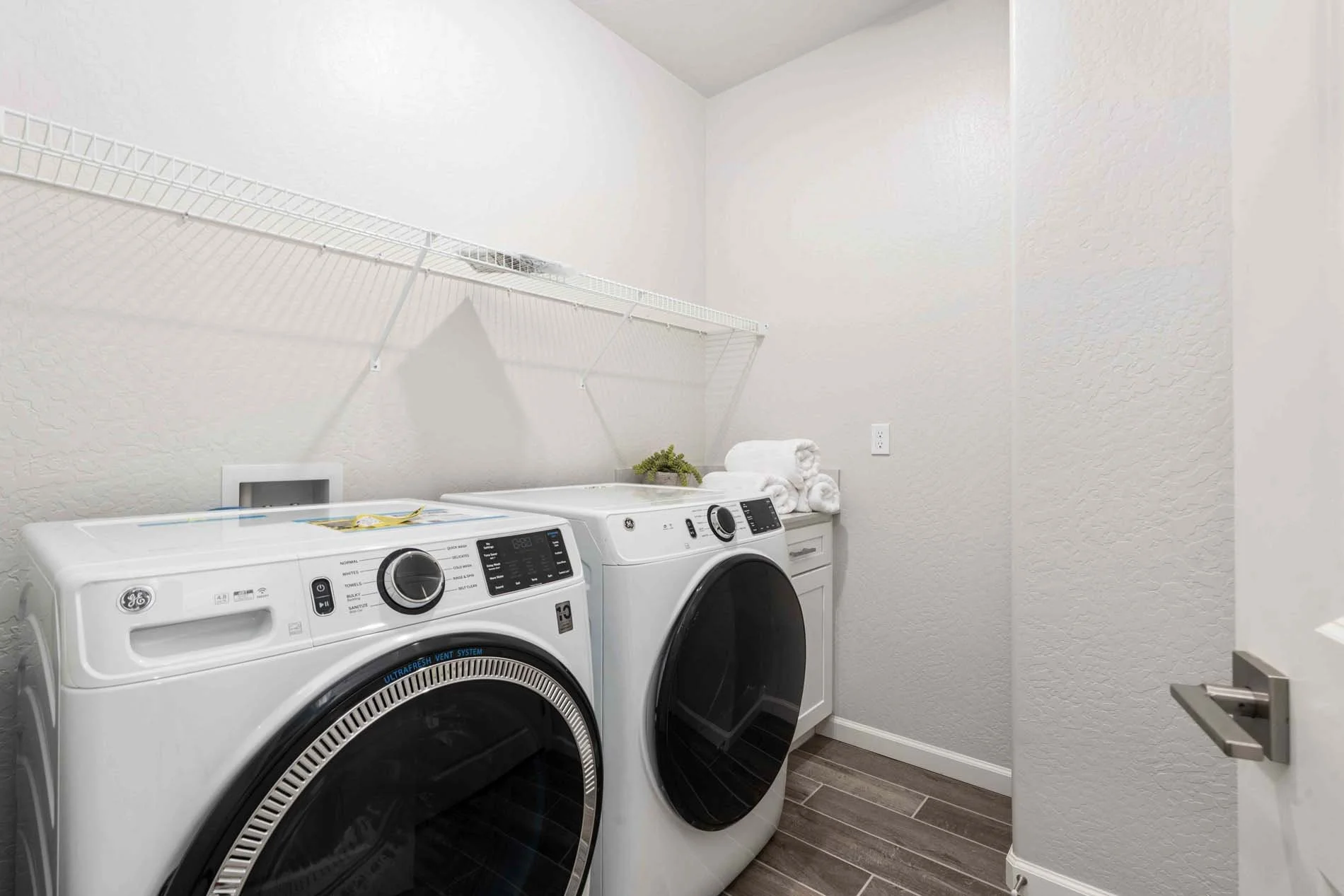 Regent Park 2007 - 40 Laundry.jpg