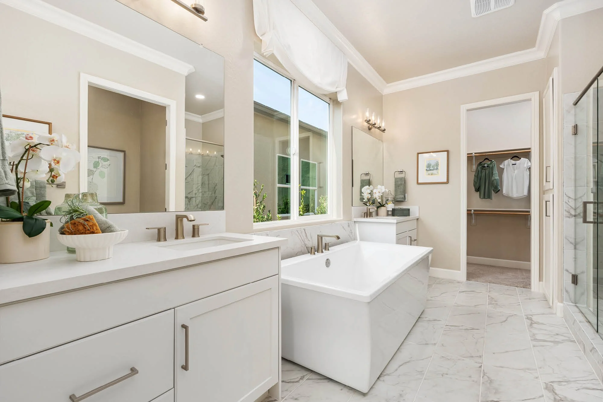 Windsor 2369 - 22 Primary Bath.jpg