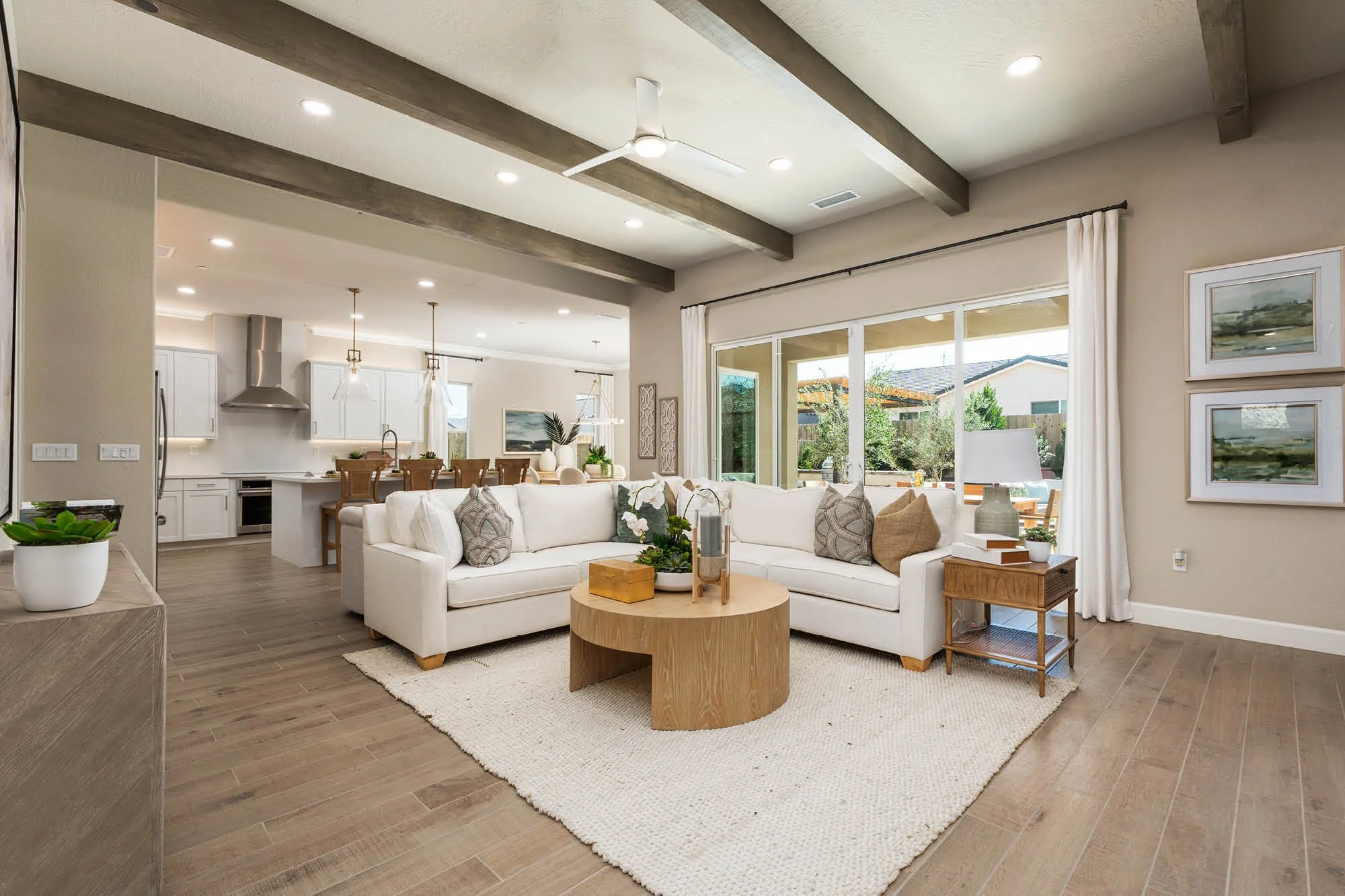 Windsor 2369 - 6 Great Room.jpg