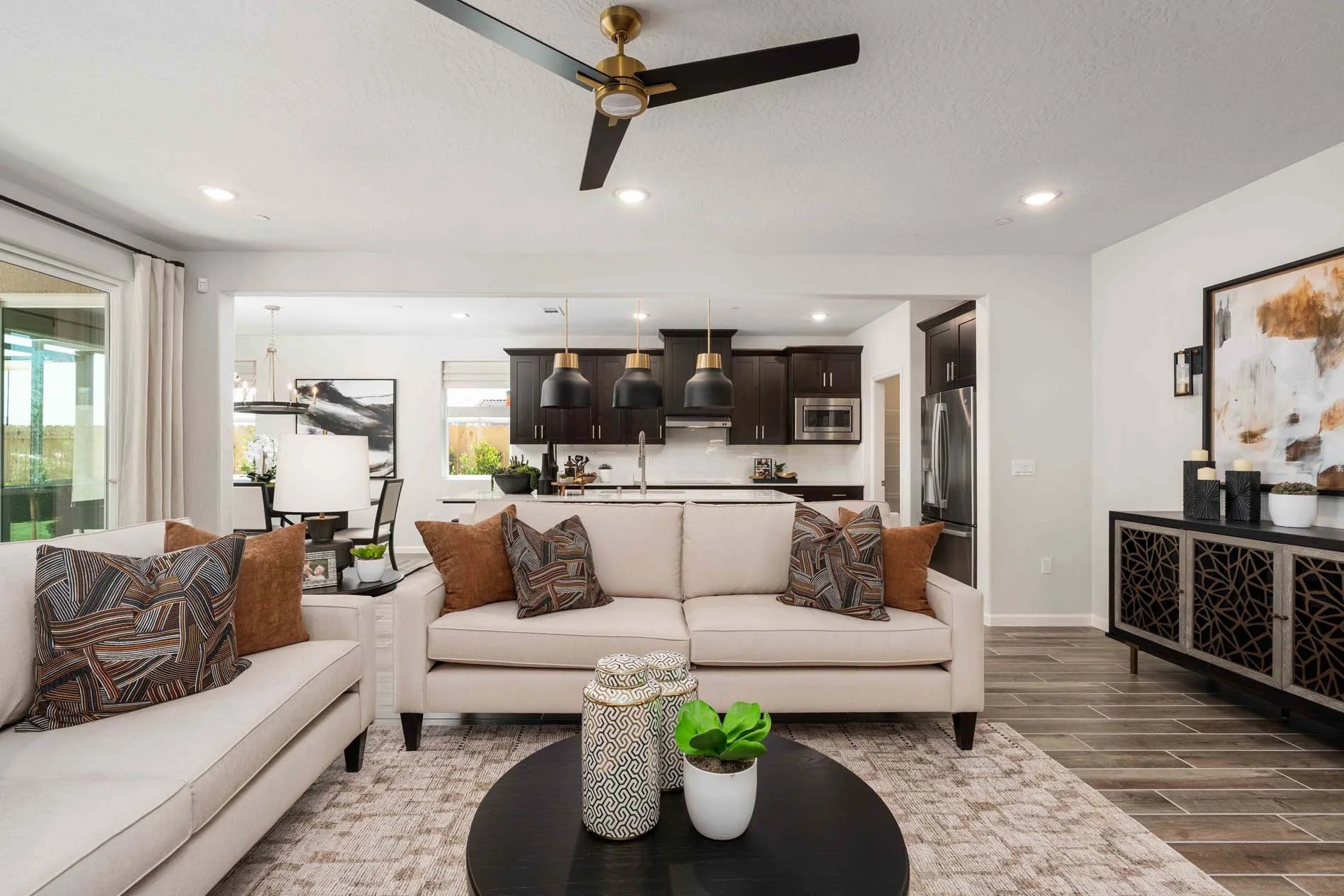 Regent Park 3056 - 16 Living Kitch.jpg