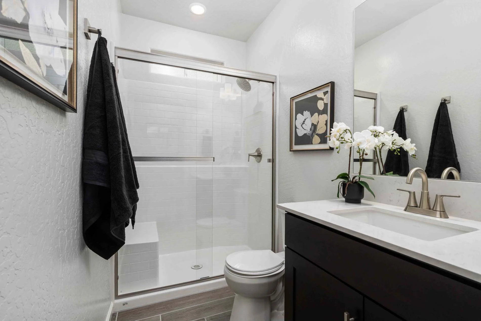 Regent Park 3056 - 48 Bath 3.jpg