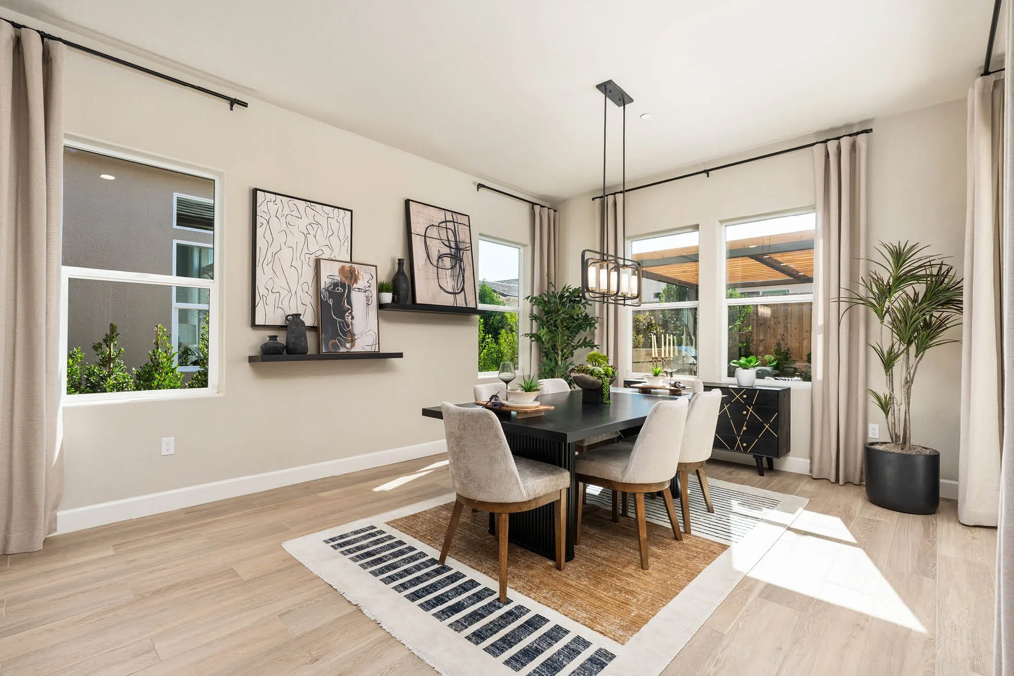 Windsor 3125 - 17 Dining.jpg