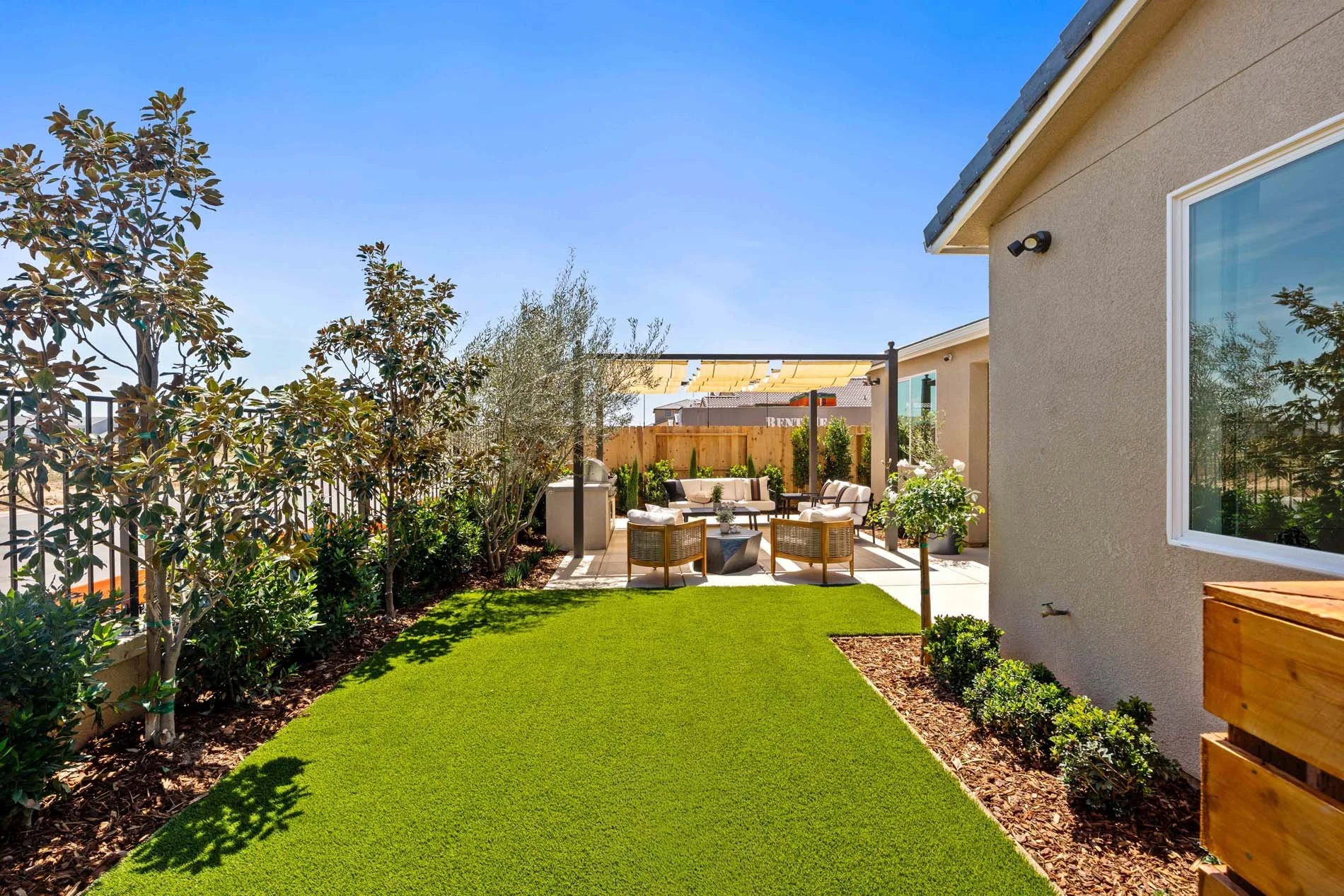 Regent Park 3056 - 57 Rear Grass.jpg