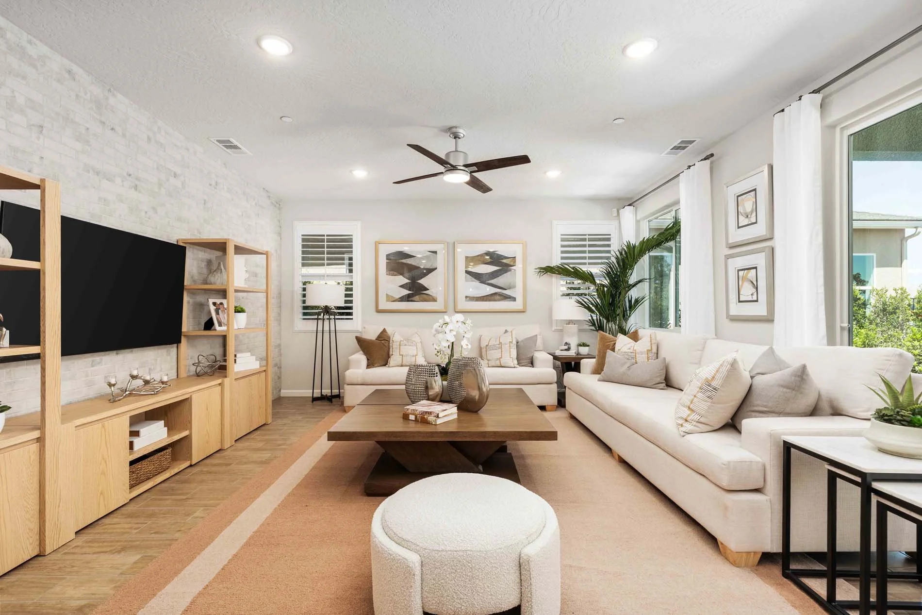 Regent Park 2568 - 27 Living.jpg
