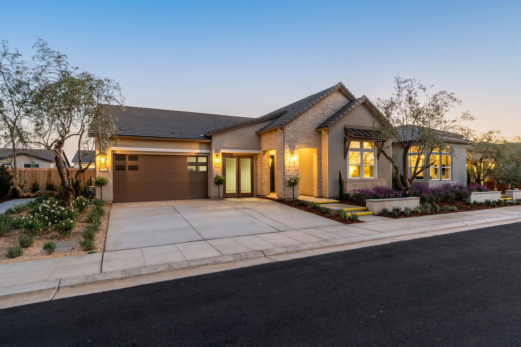 Windsor 2369 FE 2 Dusk Garage.jpg