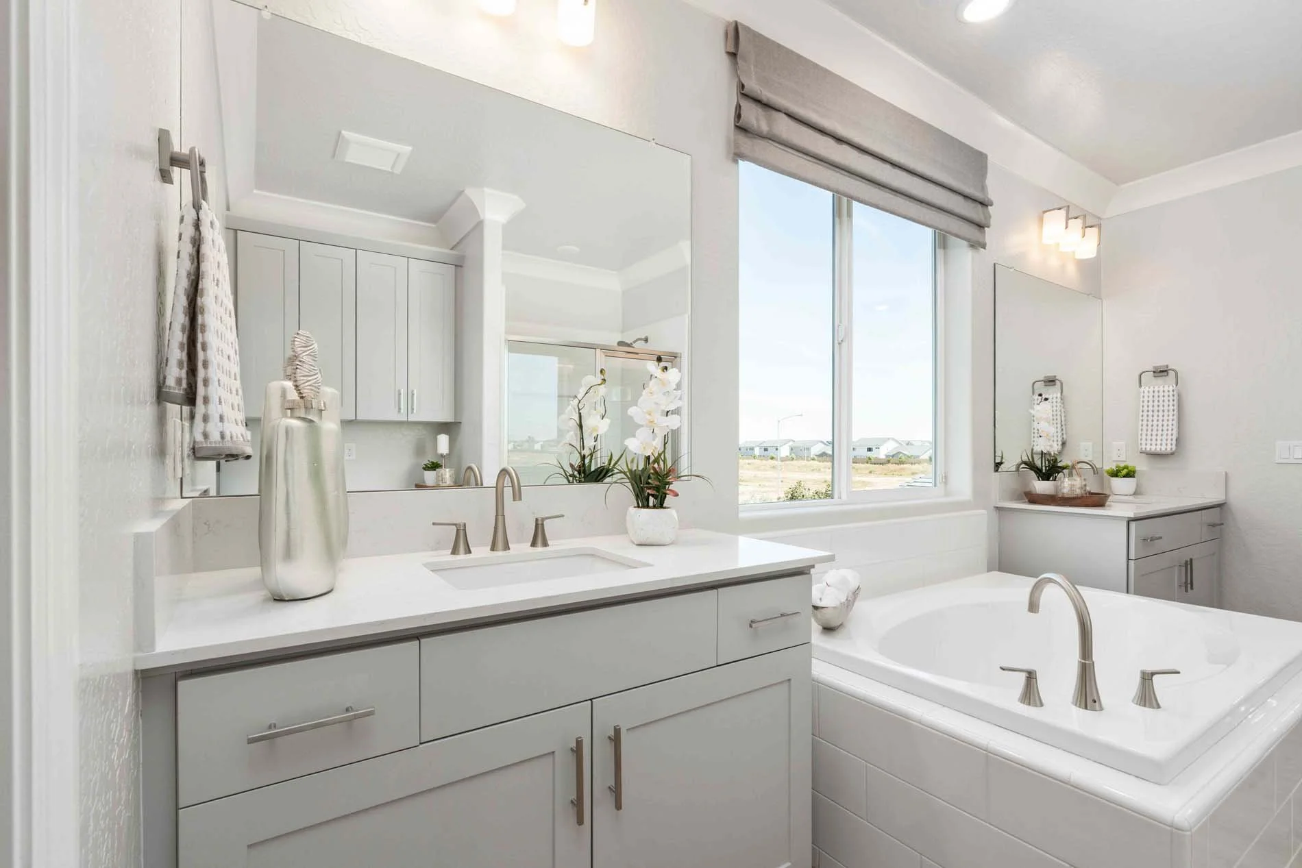Regent Park 2568 - 44 Primary Bath.jpg