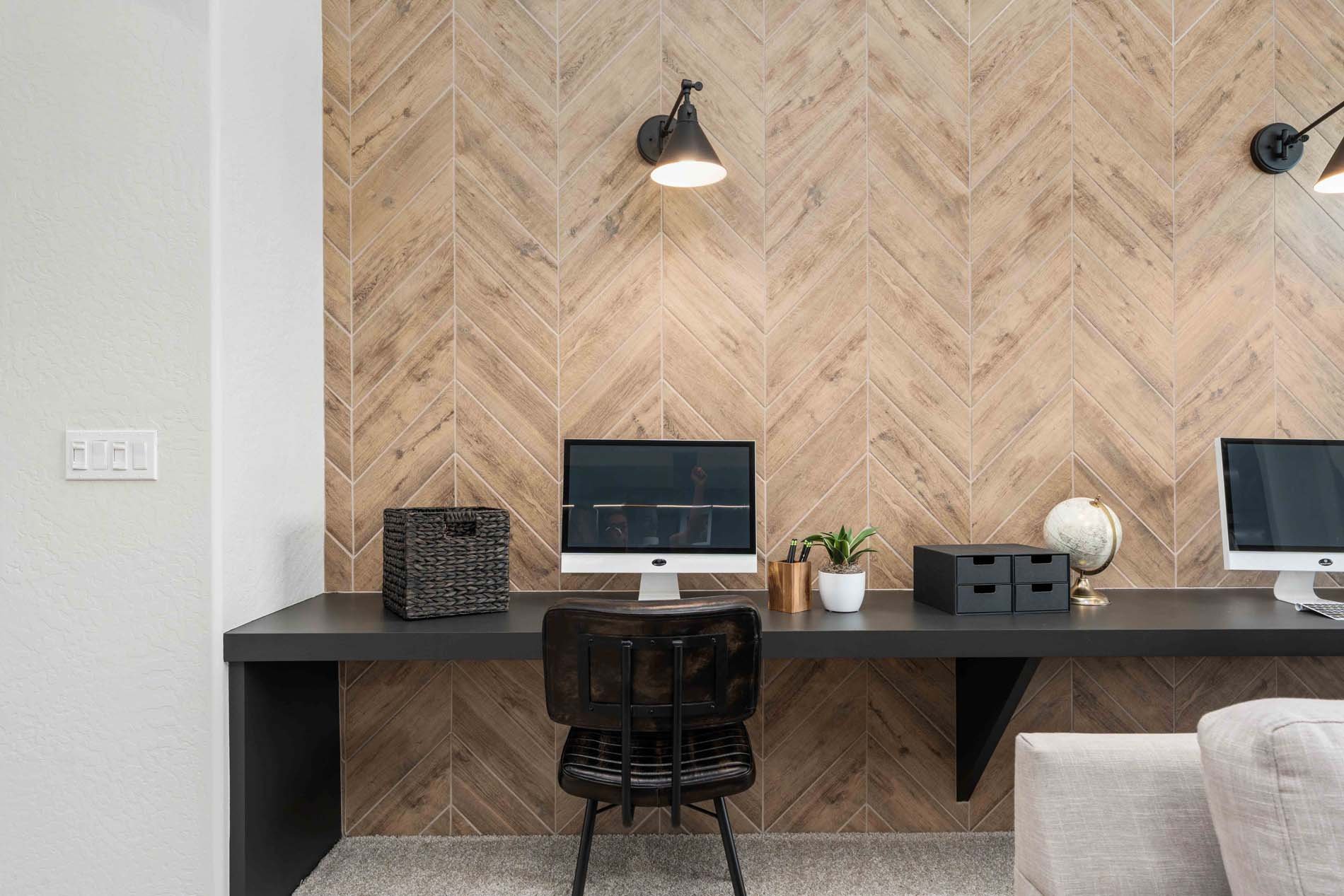Regent Park 3056 - 29 Desk.jpg