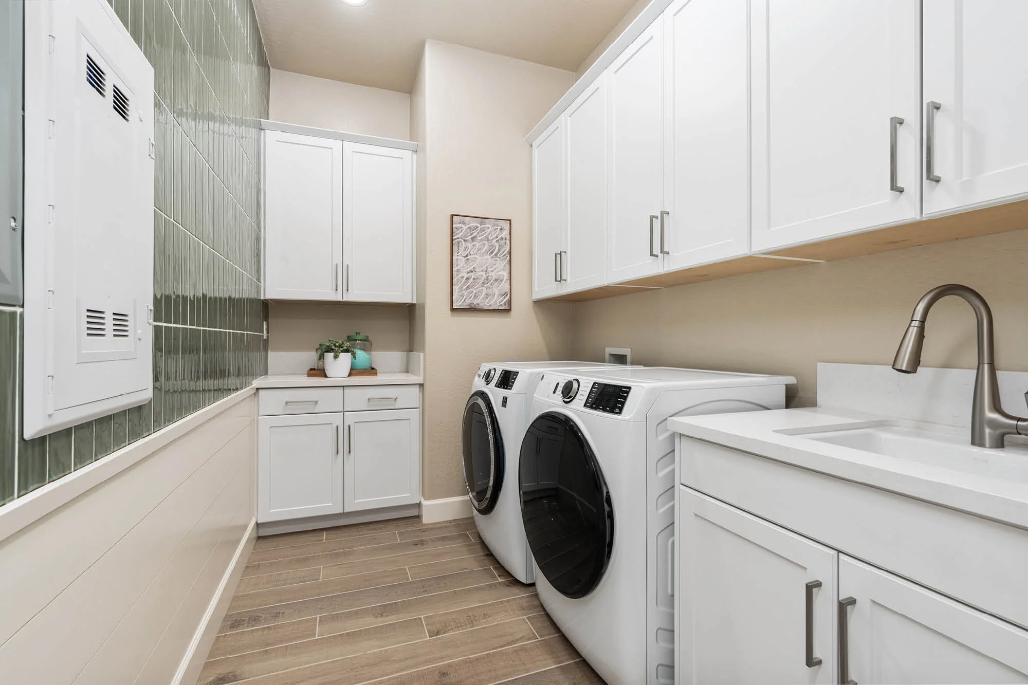 Windsor 2369 - 17 Laundry.jpg