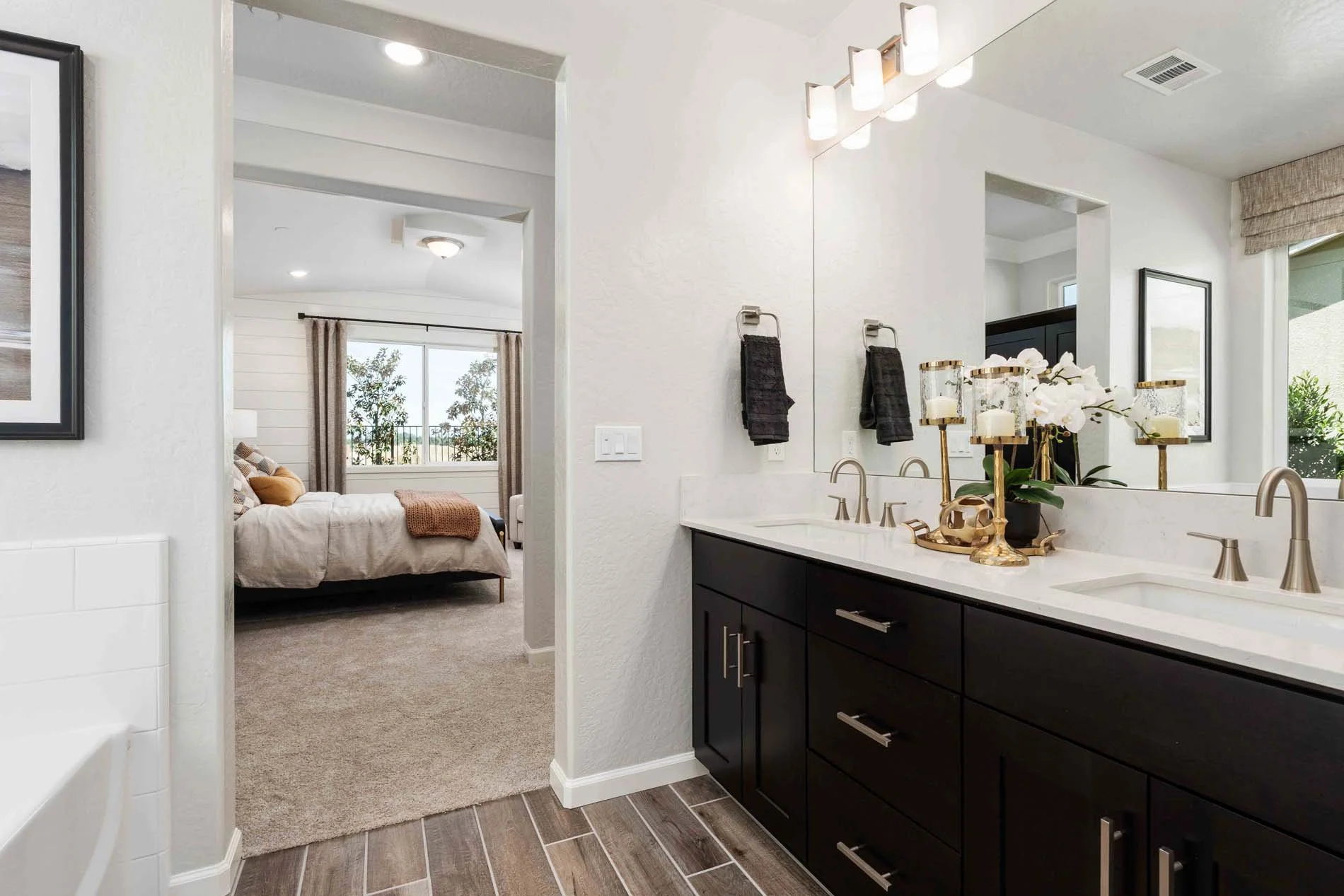 Regent Park 3056 - 35a Primary Bath.jpg