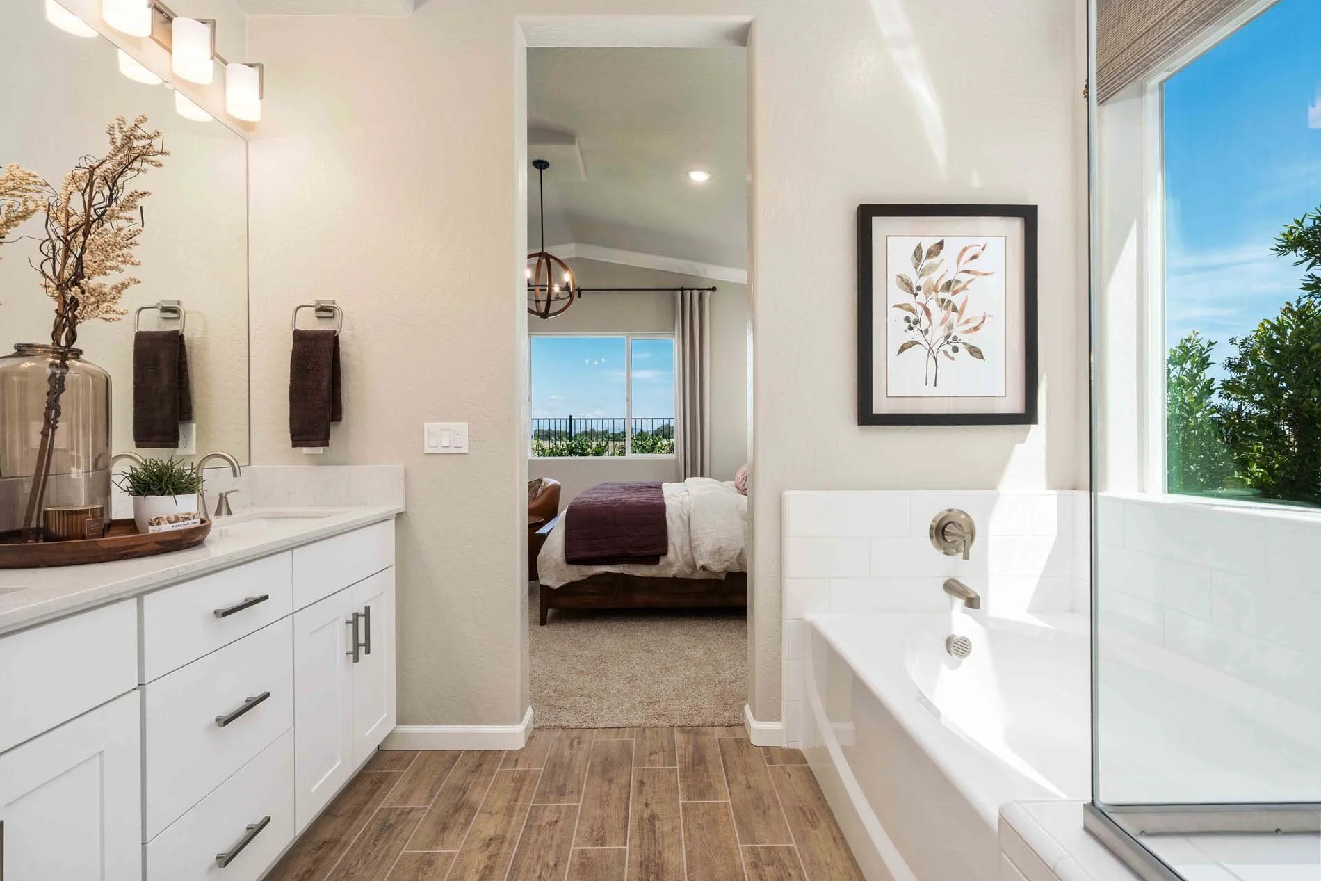 Regent Park 2162 - 35 Primary Bath 3.jpg