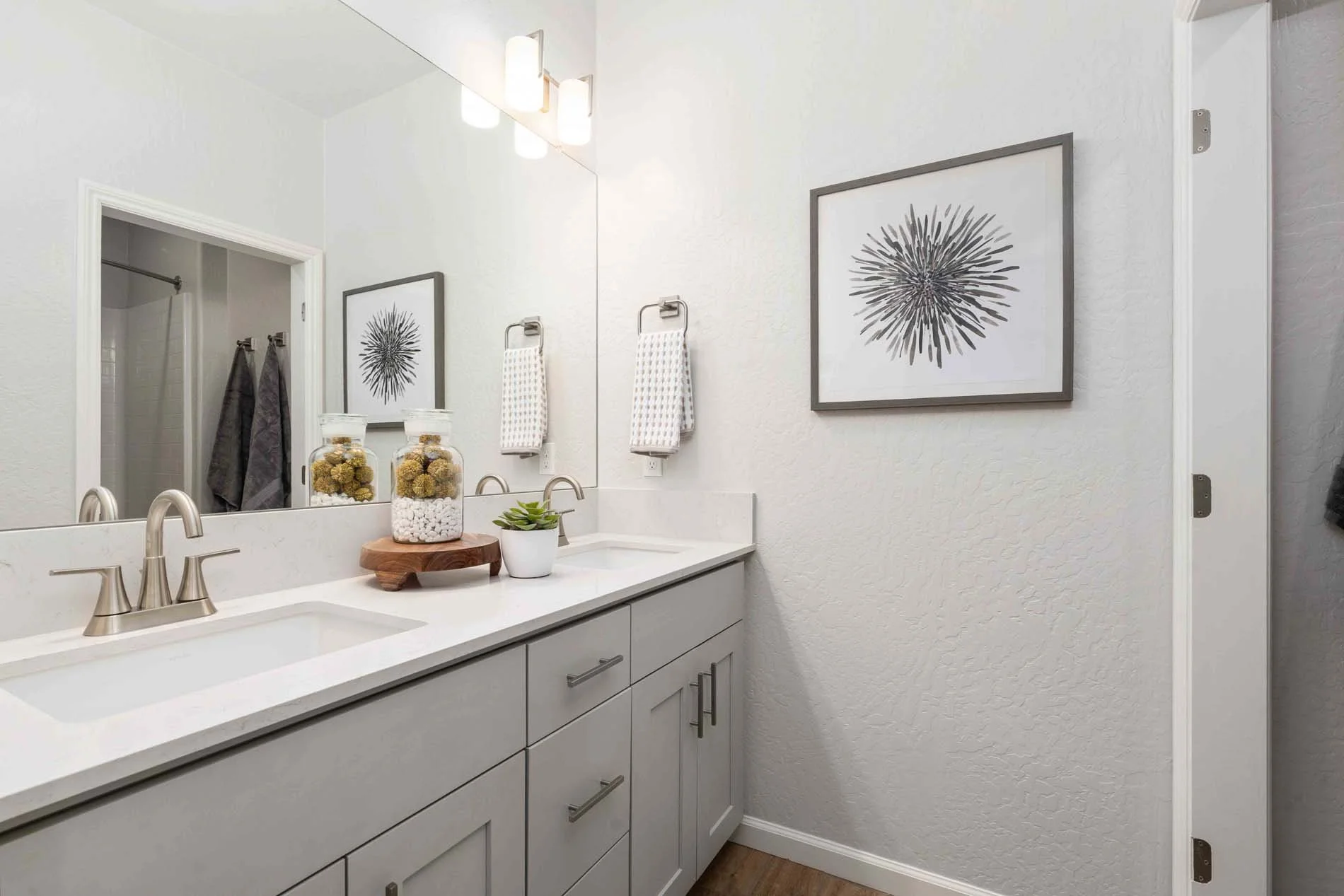 Regent Park 2568 - 53 Bath 2.jpg