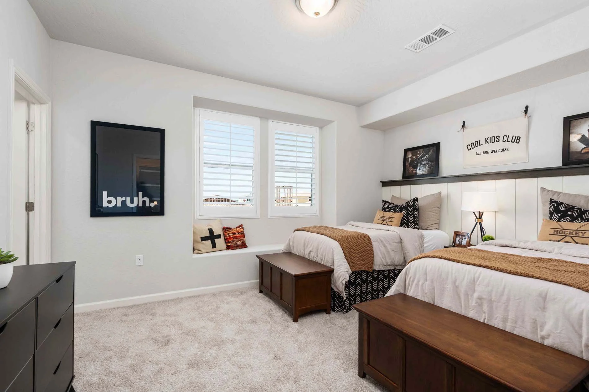 Regent Park 3056 - 42 Bdrm 2.jpg