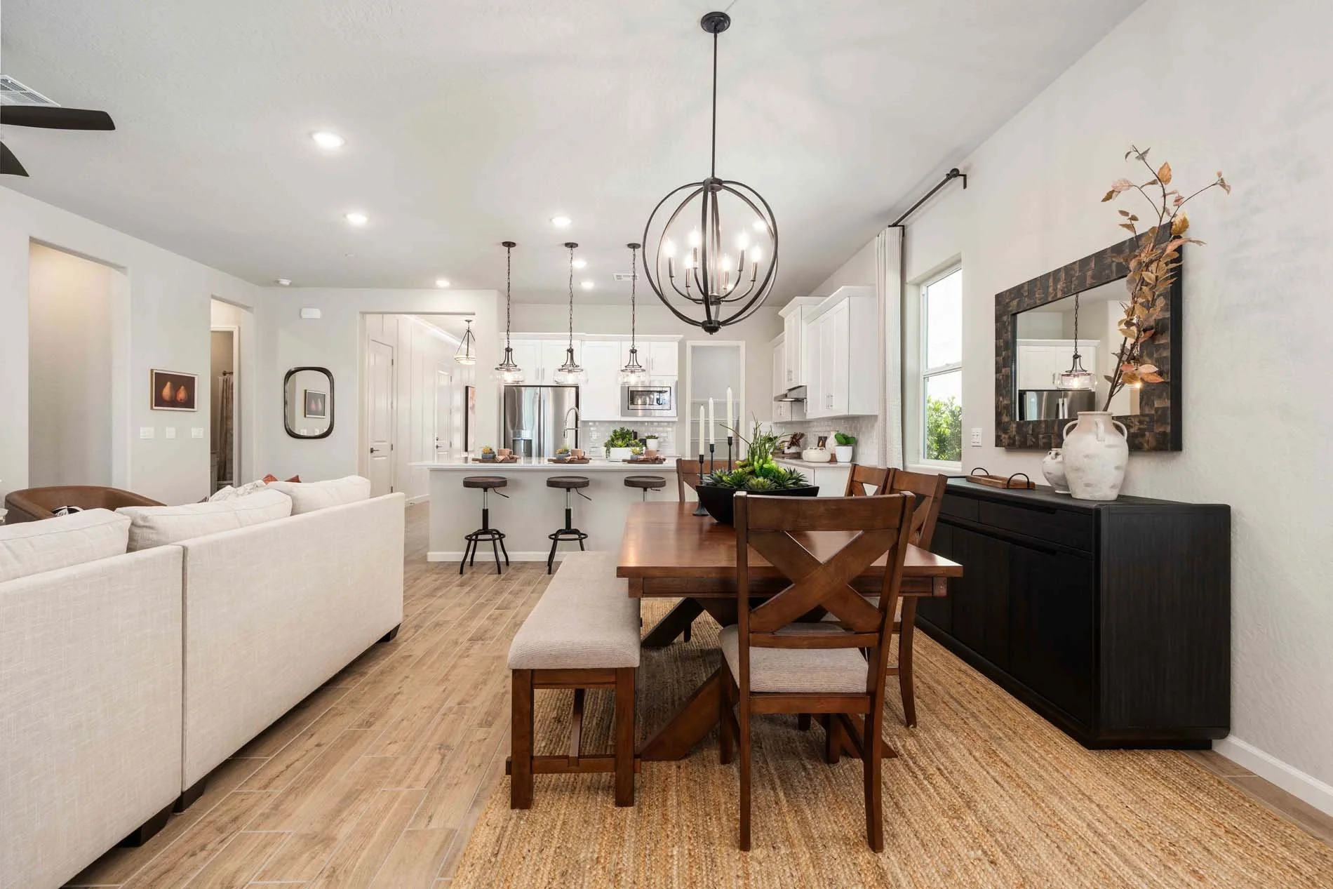 Regent Park 2162 - 27 Dining Kitch.jpg