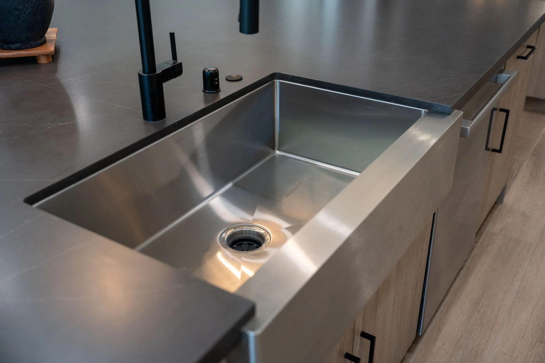Stainless Steel Single Bowl Sink With Sleek, Modern Profile