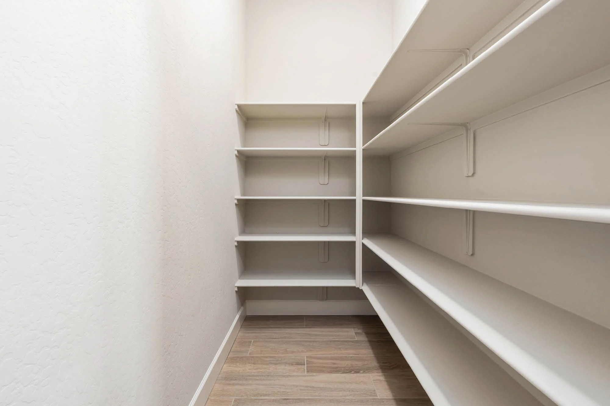 Windsor 3125 - 8 Pantry.jpg